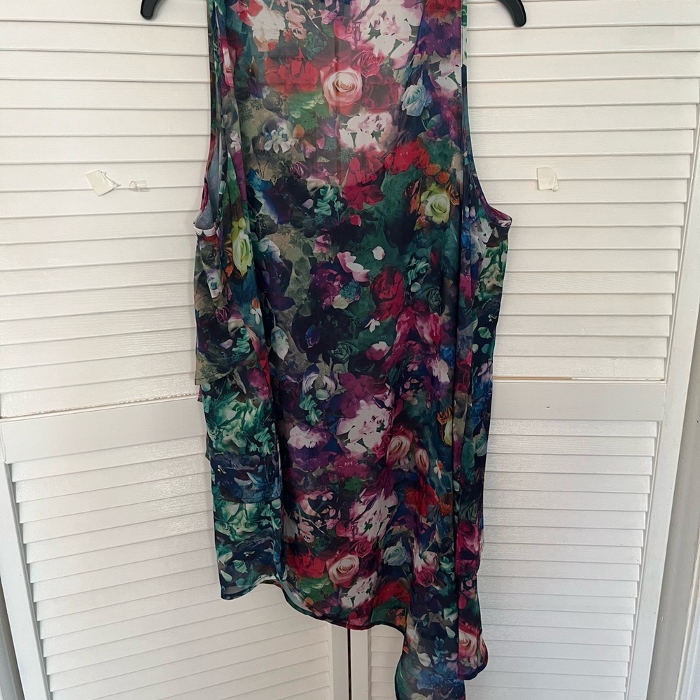 Beautiful flowered top​